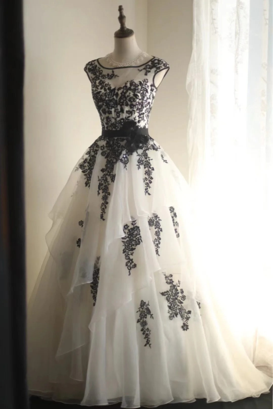 Black Swan Lace Floral Long Tulle Princess Ball Gown Evening Gown Wedding Dress gh4324