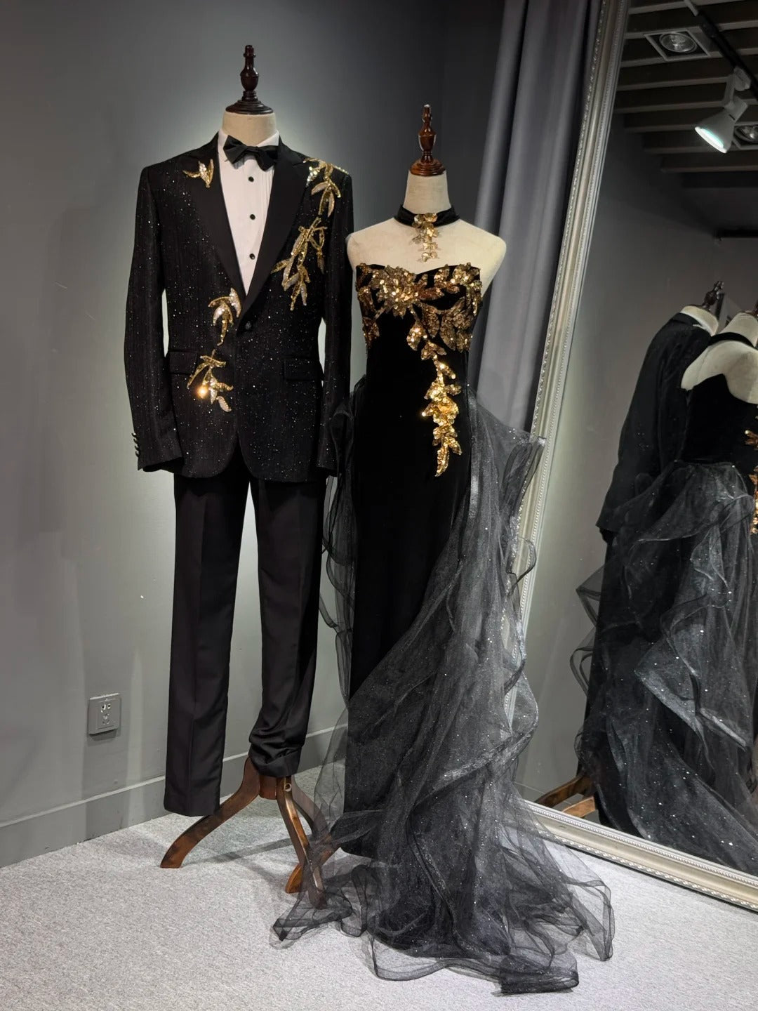 preppydressess -Black shiny elegant long gold sequined tulle trailing ball gown evening gown graduation gown gh5108