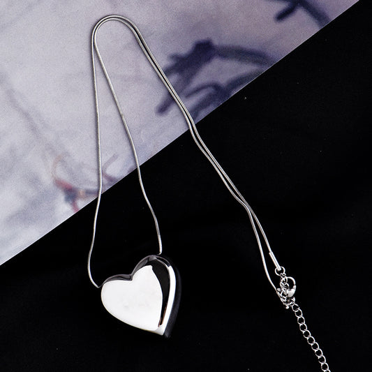 Fashion three-dimensional love clavicle chain