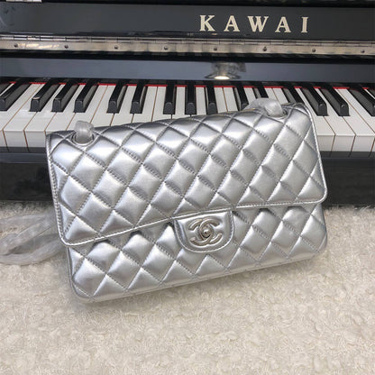 CHANEL Classic Flap Medium