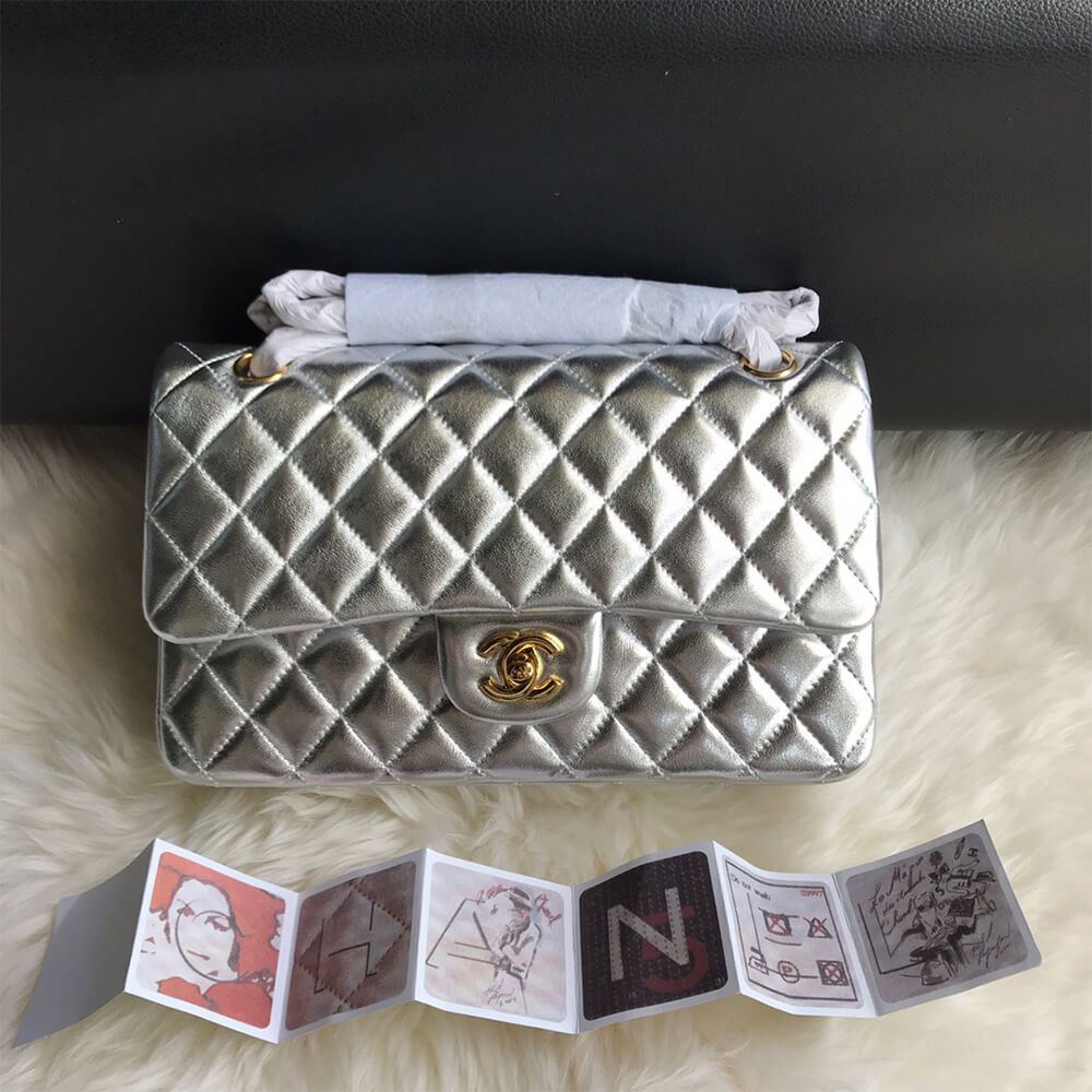 CHANEL Classic Flap Medium