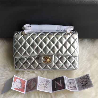 CHANEL Classic Flap Medium