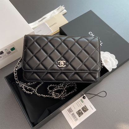 CHANEL Classic Wallet On Chain