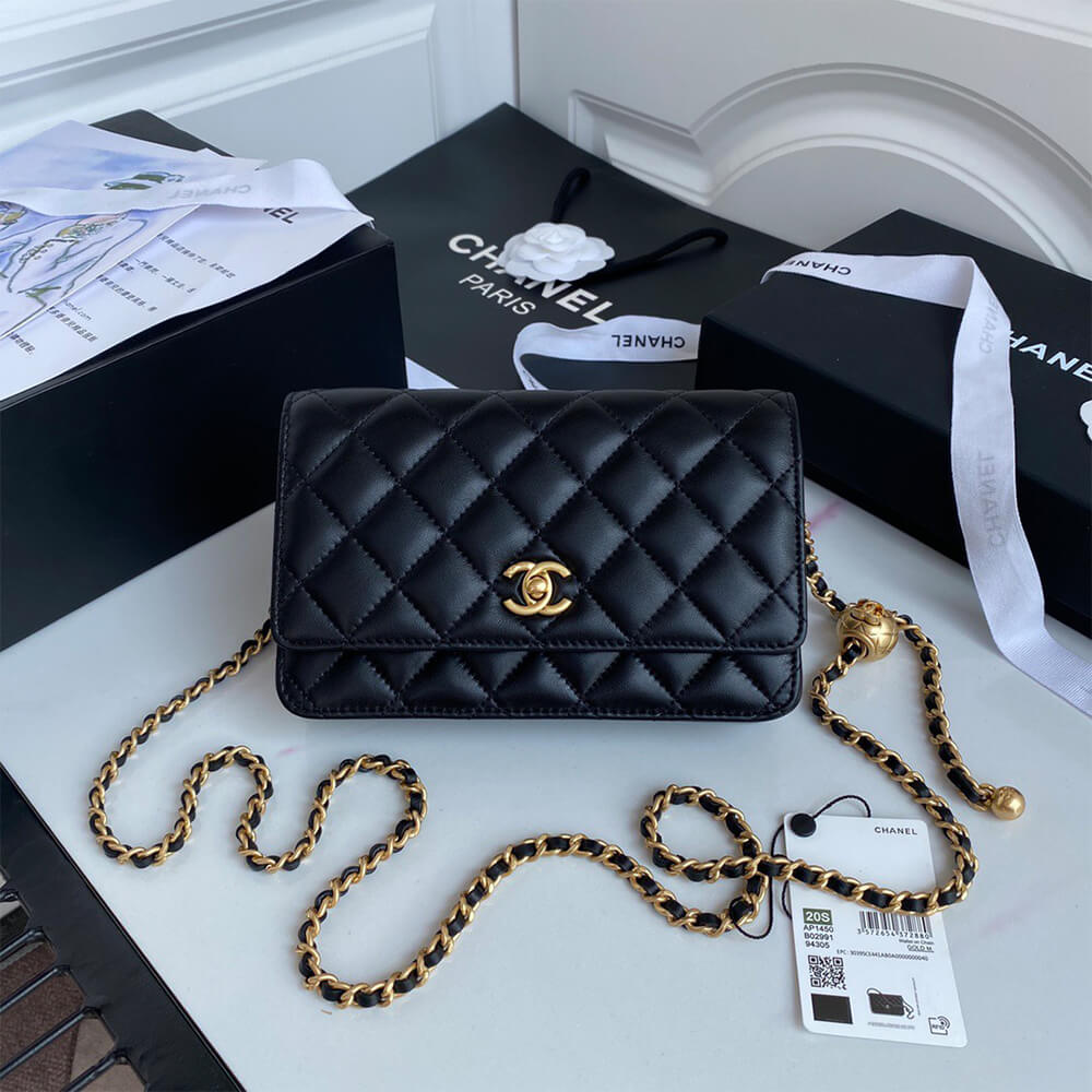CHANEL Classic Wallet On Chain