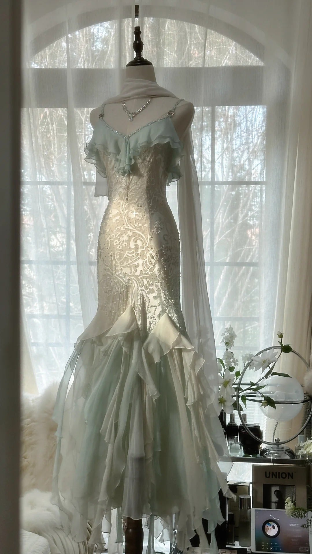 White Mint Green Romantic Fashion Elegant Delicate Beaded Lace Spaghetti Straps Long Tulle Chiffon Ruffle Ball Gown Evening Gown Party Dress gh4056