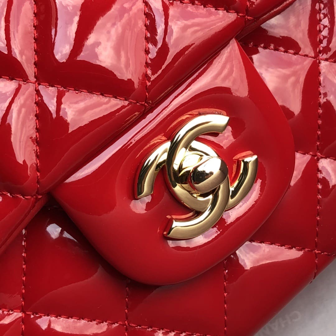 Chanel Classique patent leather red handbag Golden Metal