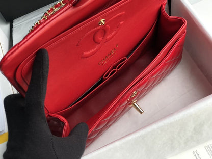 Chanel Classique patent leather red handbag Golden Metal