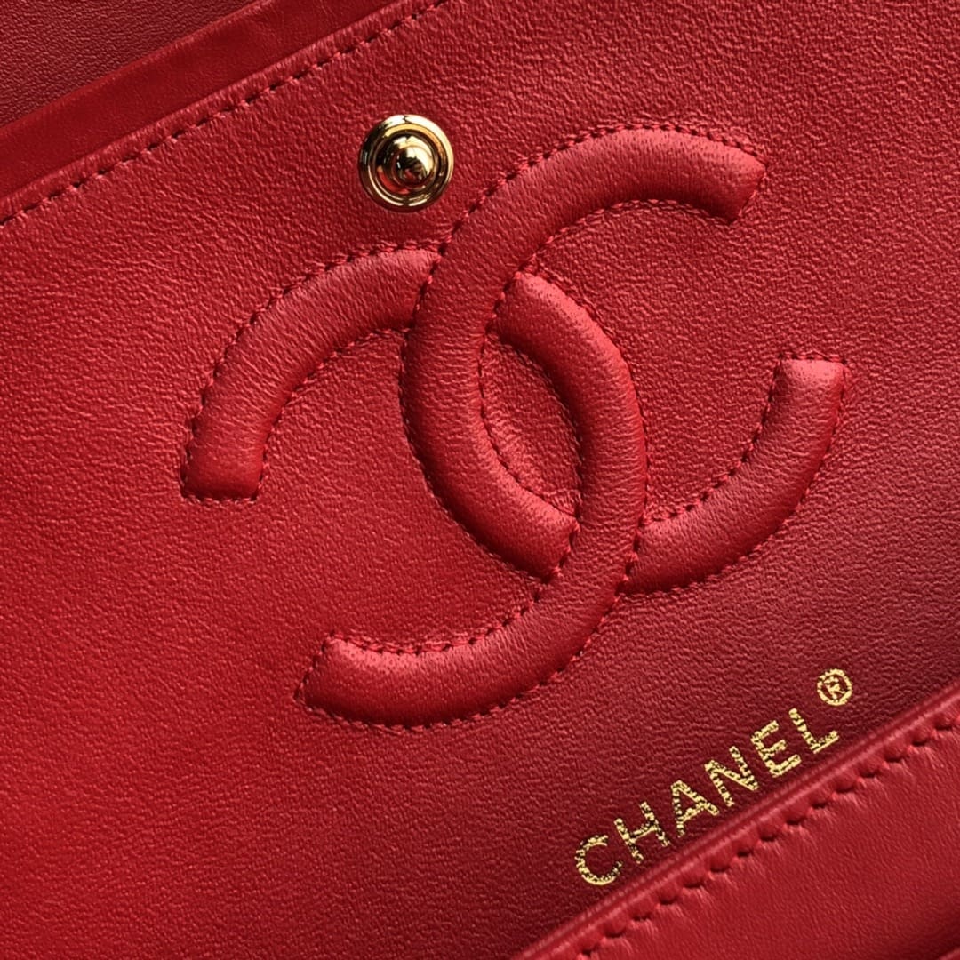Chanel Classique patent leather red handbag Golden Metal