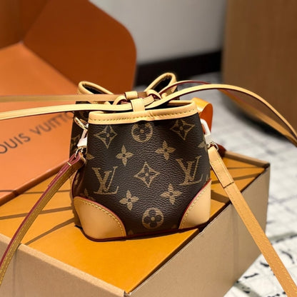 LOUIS VUITTON NOÉ PURSE BROWN 11CM M57099