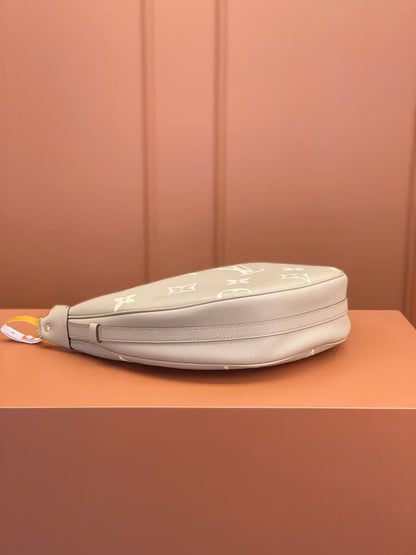 Louis Vuitton Loop Hobo M46738