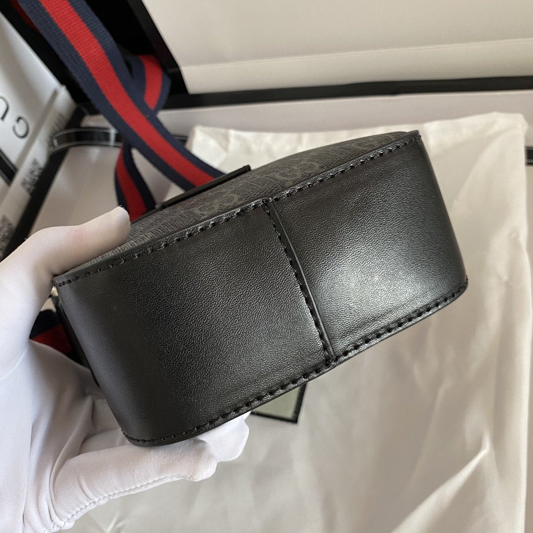 Gucci GG Supreme Messenger Bag
