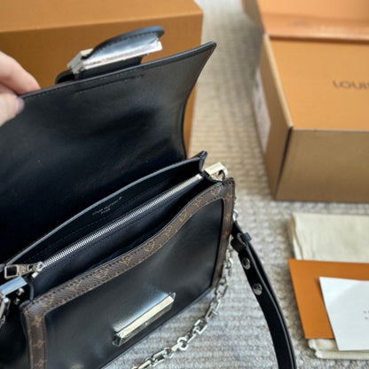 LOUIS VUITTON DAUPHINE SOFT VIBE MM BLACK 25CM M13450