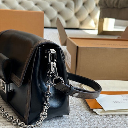 LOUIS VUITTON DAUPHINE SOFT VIBE MM BLACK 25CM M13450