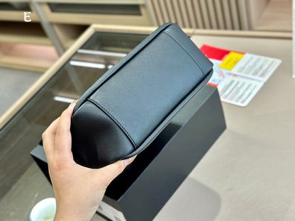 Saint Laurent Le 5 A 7 Supple Hobo Bag