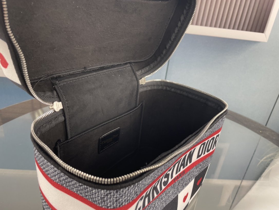 Dioramour Vanity Case