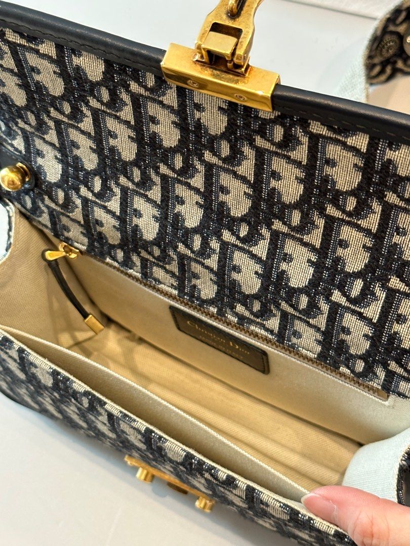 Dr addict chain embroidered presbyopia bag