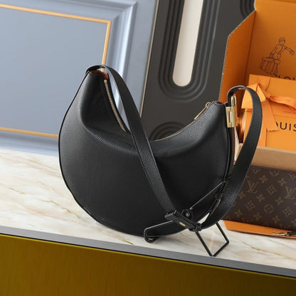 LV LOW KEY COOKIE MM BLACK 32CM M14417