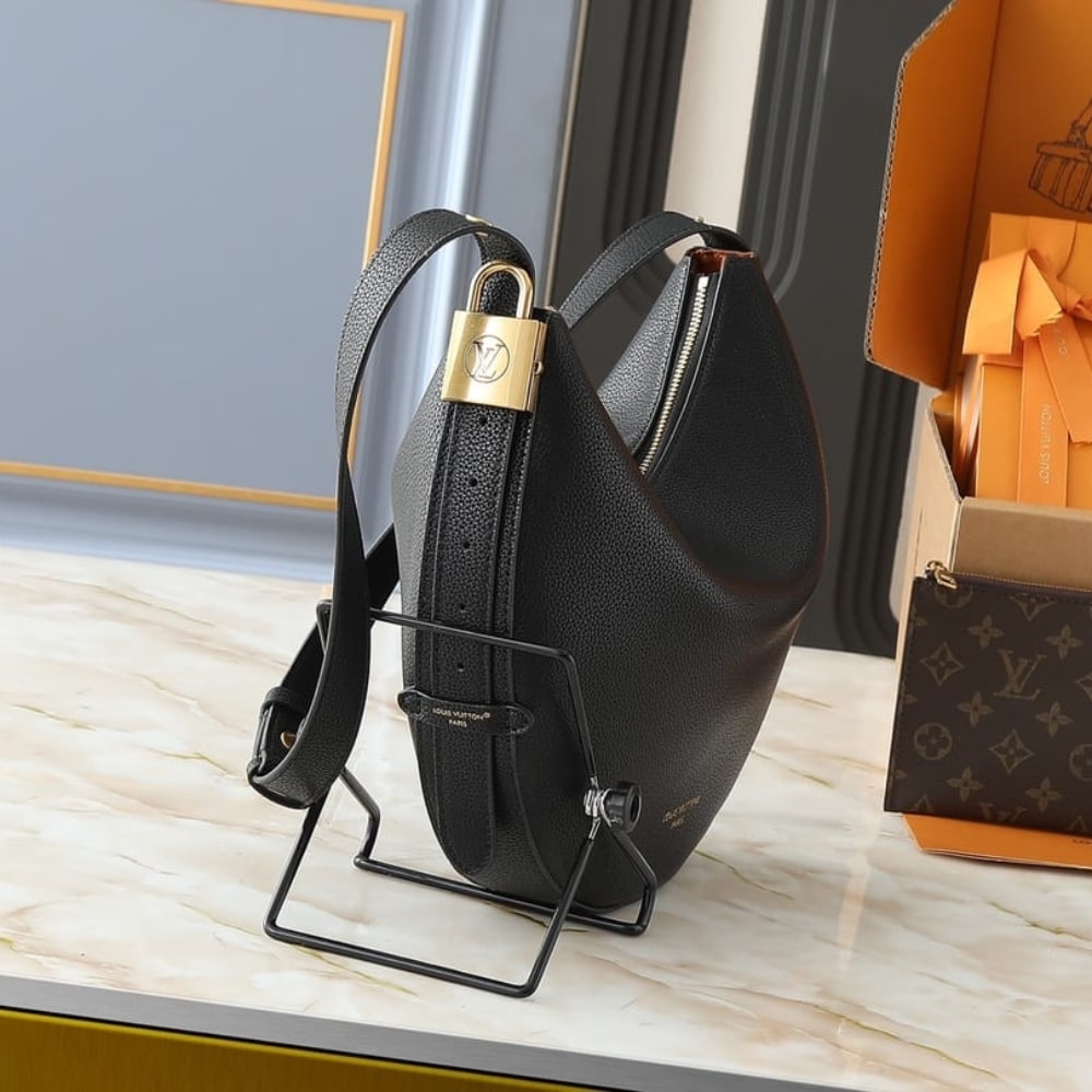 LV LOW KEY COOKIE MM BLACK 32CM M14417