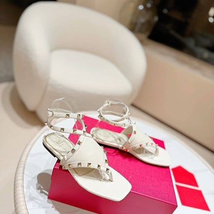 VALENTINO GARAVANI ROCKSTUD THONG SANDALS LIGHT IVORY