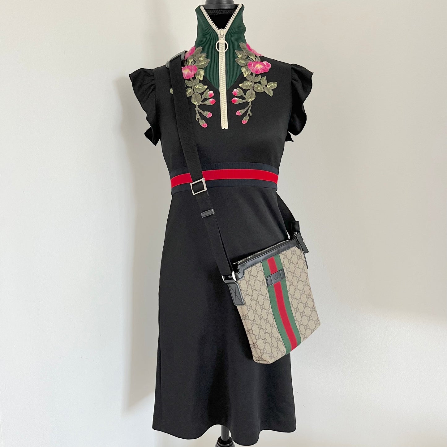 Gucci GG Supreme Monogram Web Messenger Bag