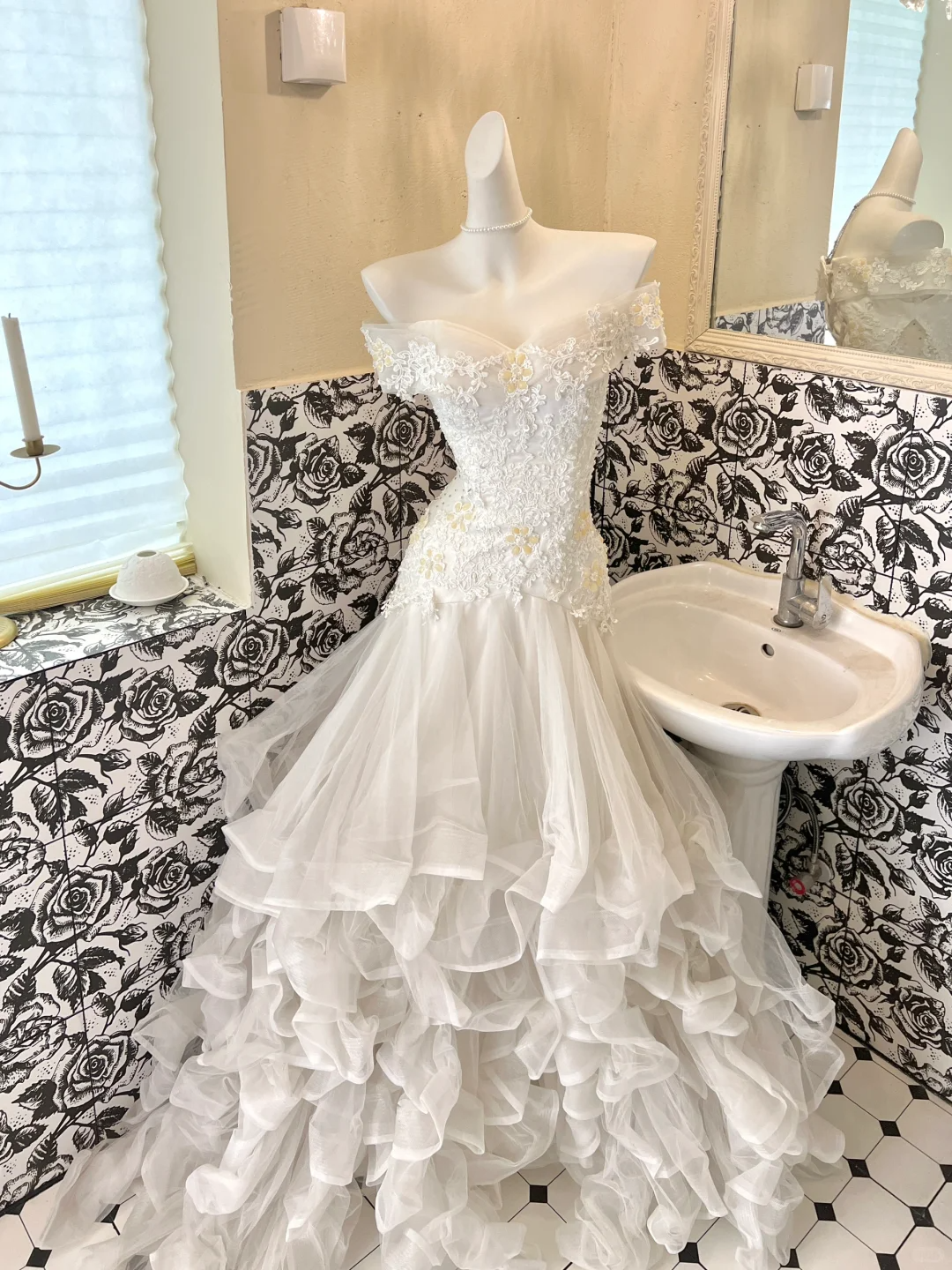 White Mermaid Off the Shoulder Appliques Layered Organza Wedding Dress Prom Dress SH3844