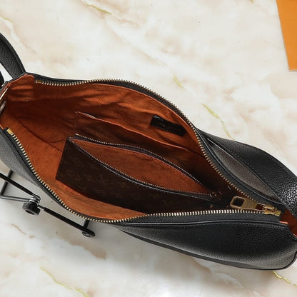 LV LOW KEY COOKIE MM BLACK 32CM M14417