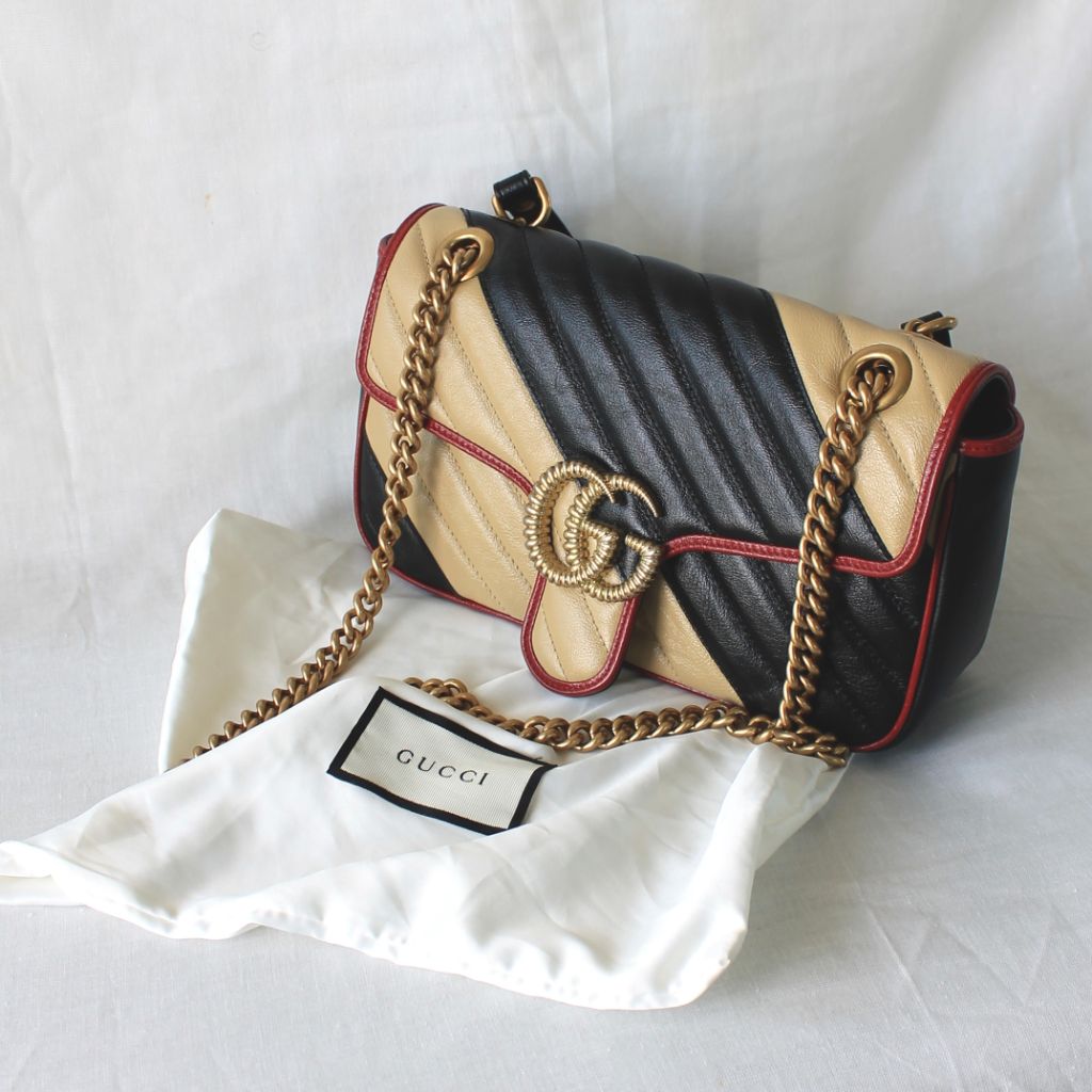 Gucci GG Marmont Small shoulder bag in black and beige quilted leather and red piping