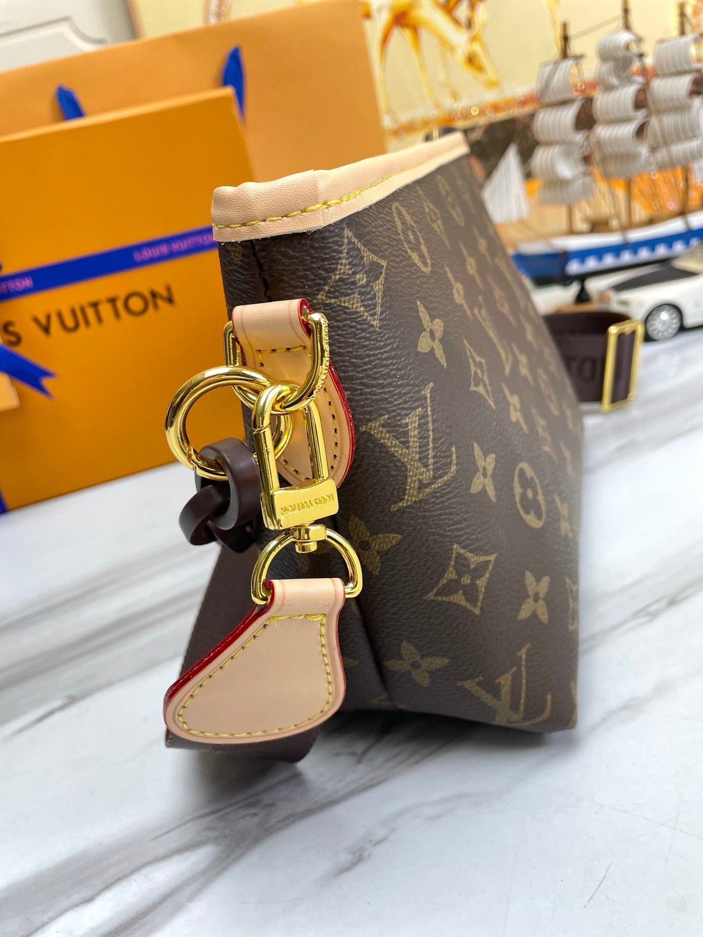 Lv Louis V 60435 Crossbody Bag 25cm