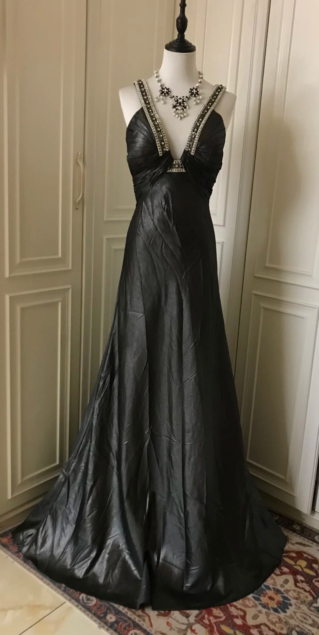 ___Black beaded mysterious and noble black swan vintag Downton Abbey deep V long satin ball gown evening dress gh4390