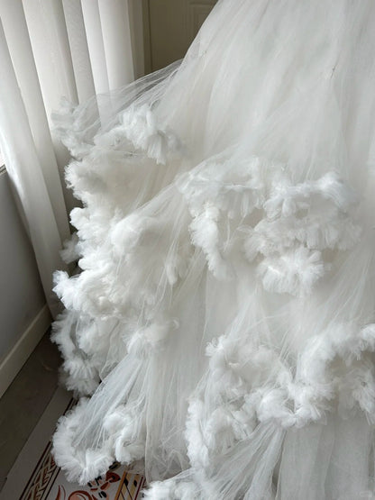 A Line White Tulle Strapless Wedding Dress Sleeveless Long Bridal Dress   cg25992