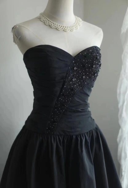 Vintage Little Black Dress Taffeta Short Homecoming Dress Satin Sweetheart Neckline Irregular Pleated Design Hand-beaded gh4375