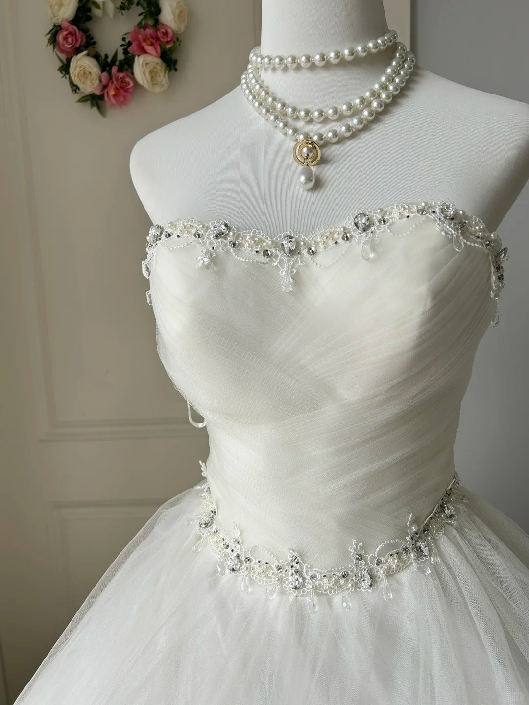 A Line White Tulle Strapless Wedding Dress Sleeveless Long Bridal Dress   cg25992