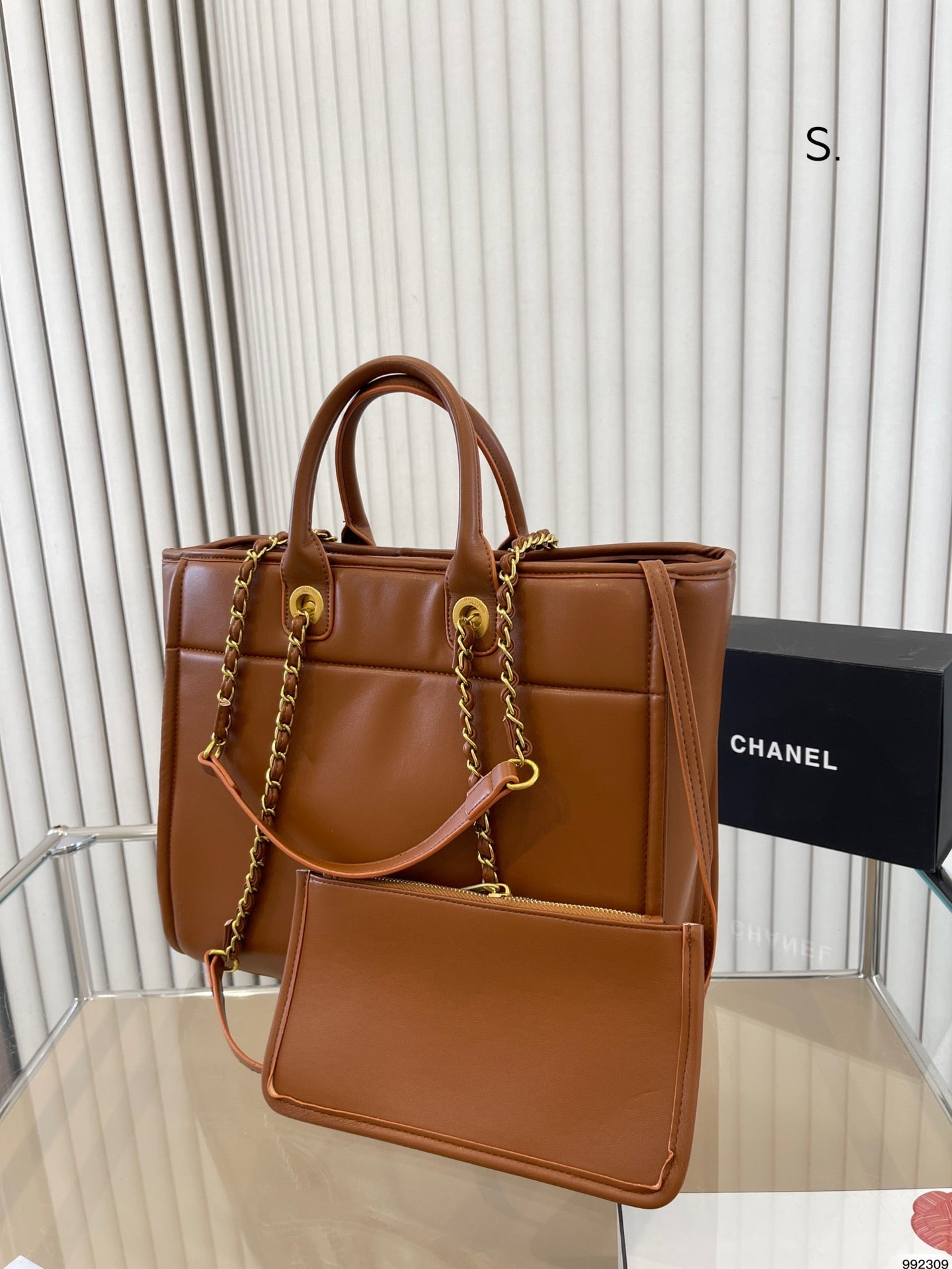 CC MEDIUM DEAUVILLE TOTE BAG  CALFSKIN