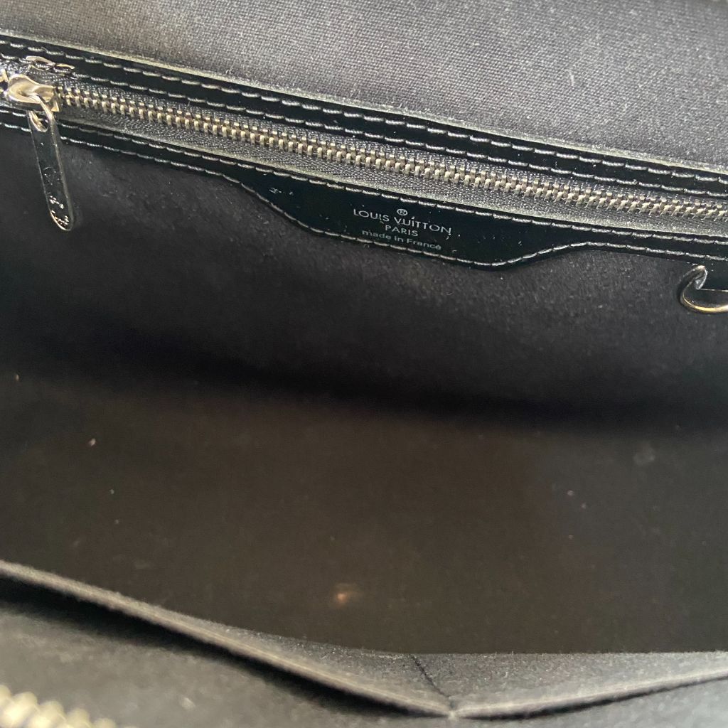 Louis Vuitton Brea handbag in black patent epi leather