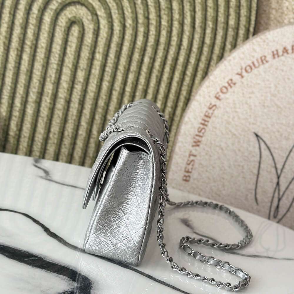 CHANEL Classic Flap Medium