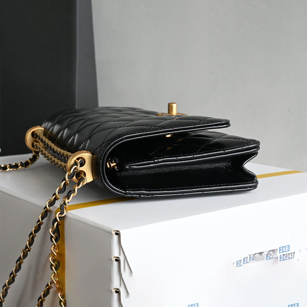 CHANEL Classic Wallet On Chain