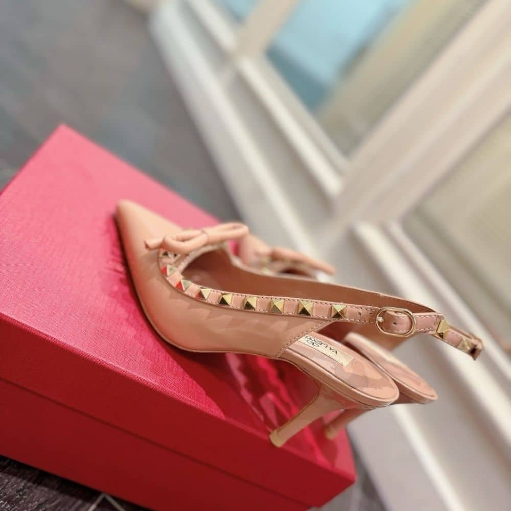 VALENTINO ROCKSTUD BOW SLINGBACK PUMP IN PATENT WITH MATCHING STUDS CINNAMON PINK WS0IB8TZEGF10
