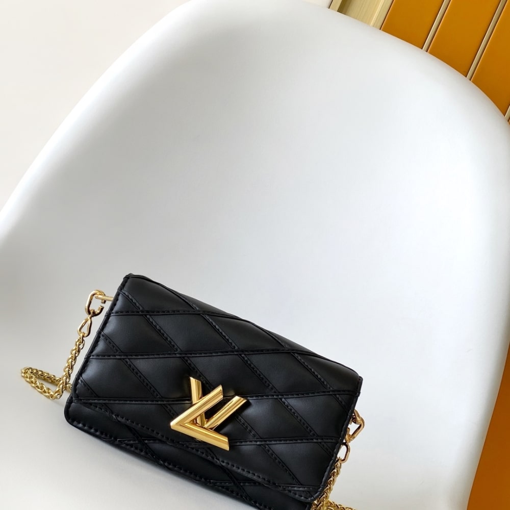 LOUIS VUITTON WALLET ON CHAIN GO 14 BLACK M13139