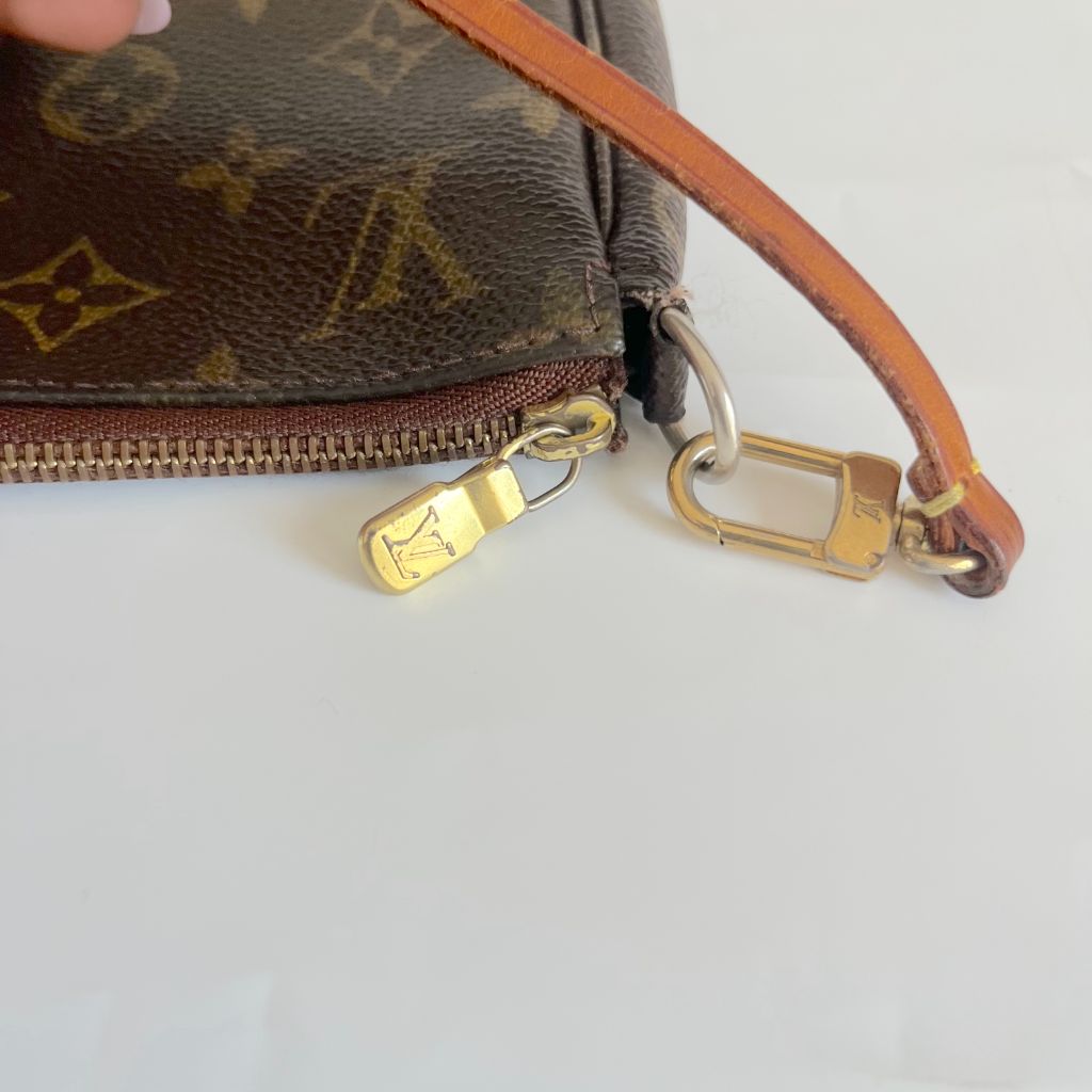 Louis Vuitton x Takashi Murakami 2004 Pochette shoulder bag