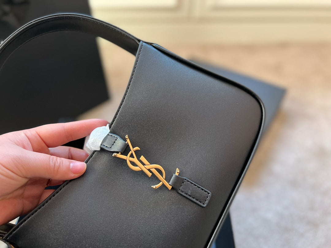 Saint Laurent Women Le 5 À 7  Hobo Bag