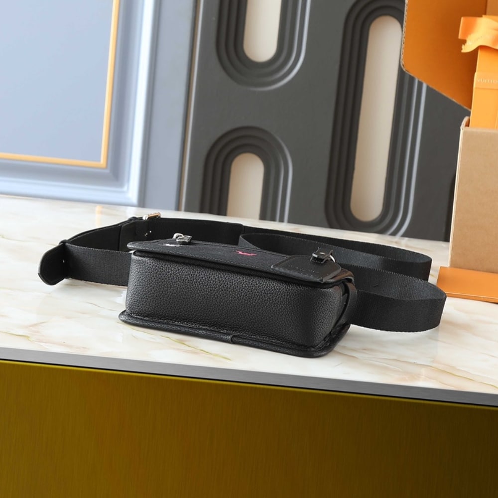 LOUIS VUITTON PORTEFEUILLE BOSPHORE WEARABLE BLACK 19CM M13963