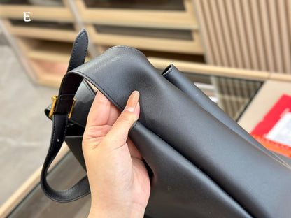 Saint Laurent Le 5 A 7 Supple Hobo Bag