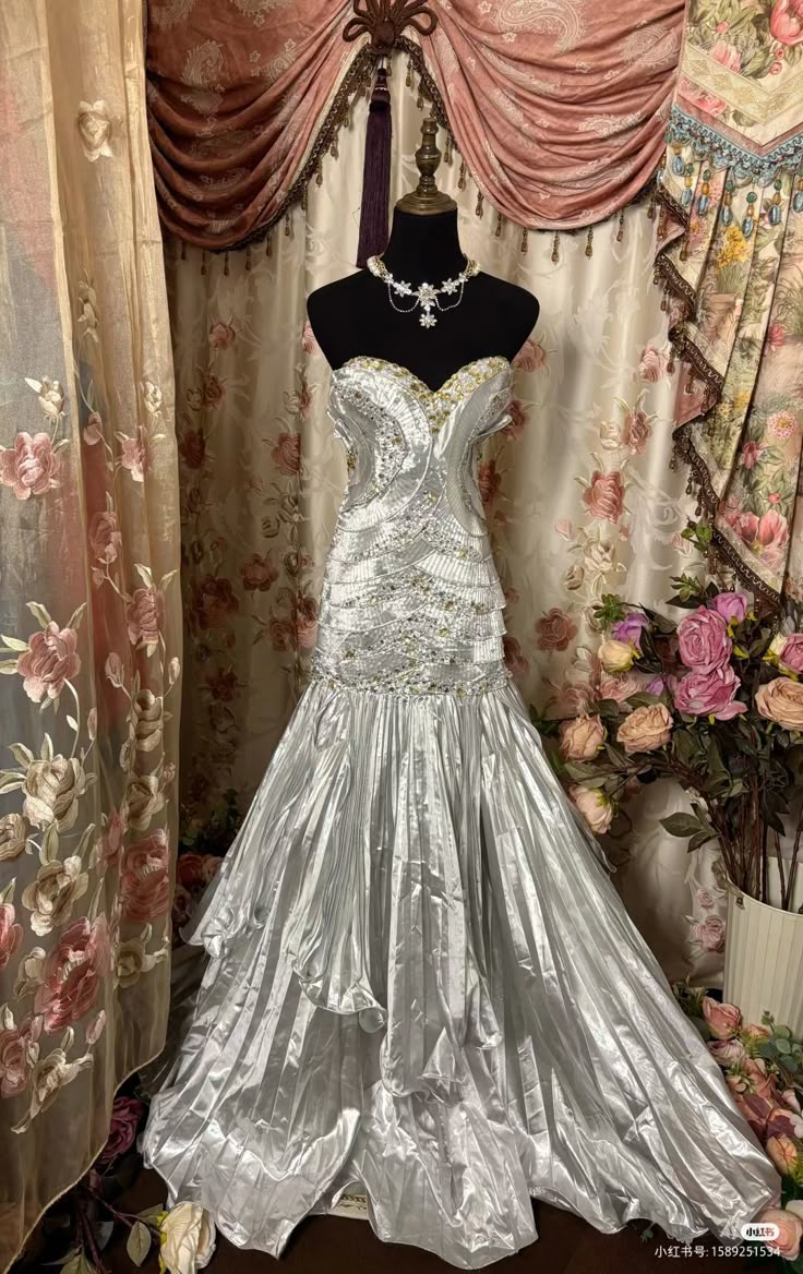 Vintage Silver Mermaid Strapless Pleated Beaded Satin Long Prom Dress Evening Dress SH3731