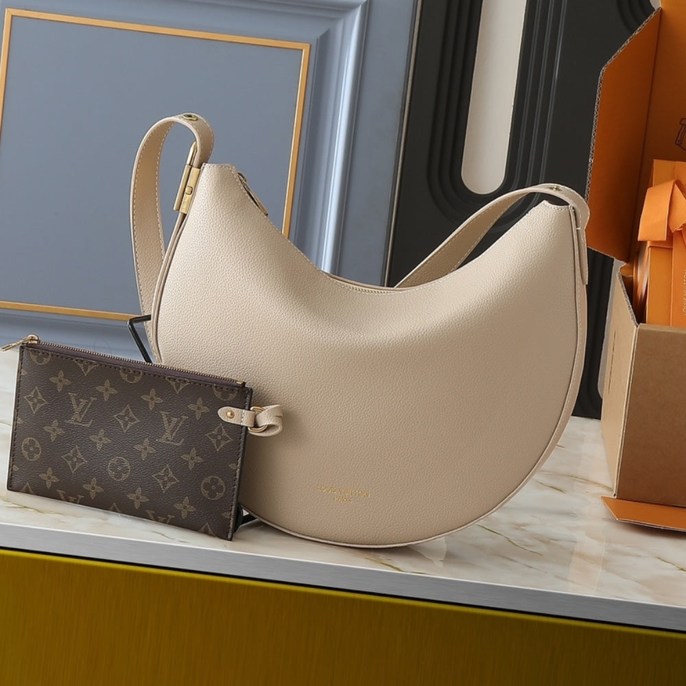 LV LOW KEY COOKIE MM WALNUT 32CM M14635