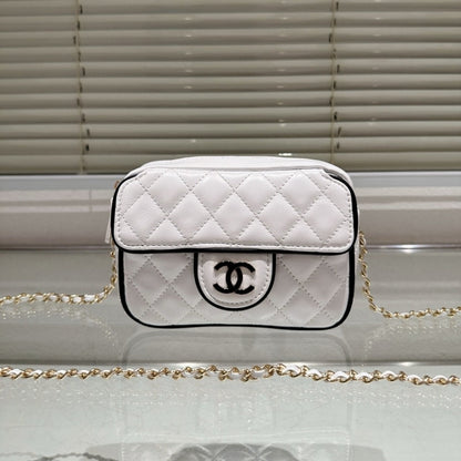 CHANEL CLUTCH WITH CHAIN WHITE AND BLACK 18CM AP4512 B19460 NAFJQ