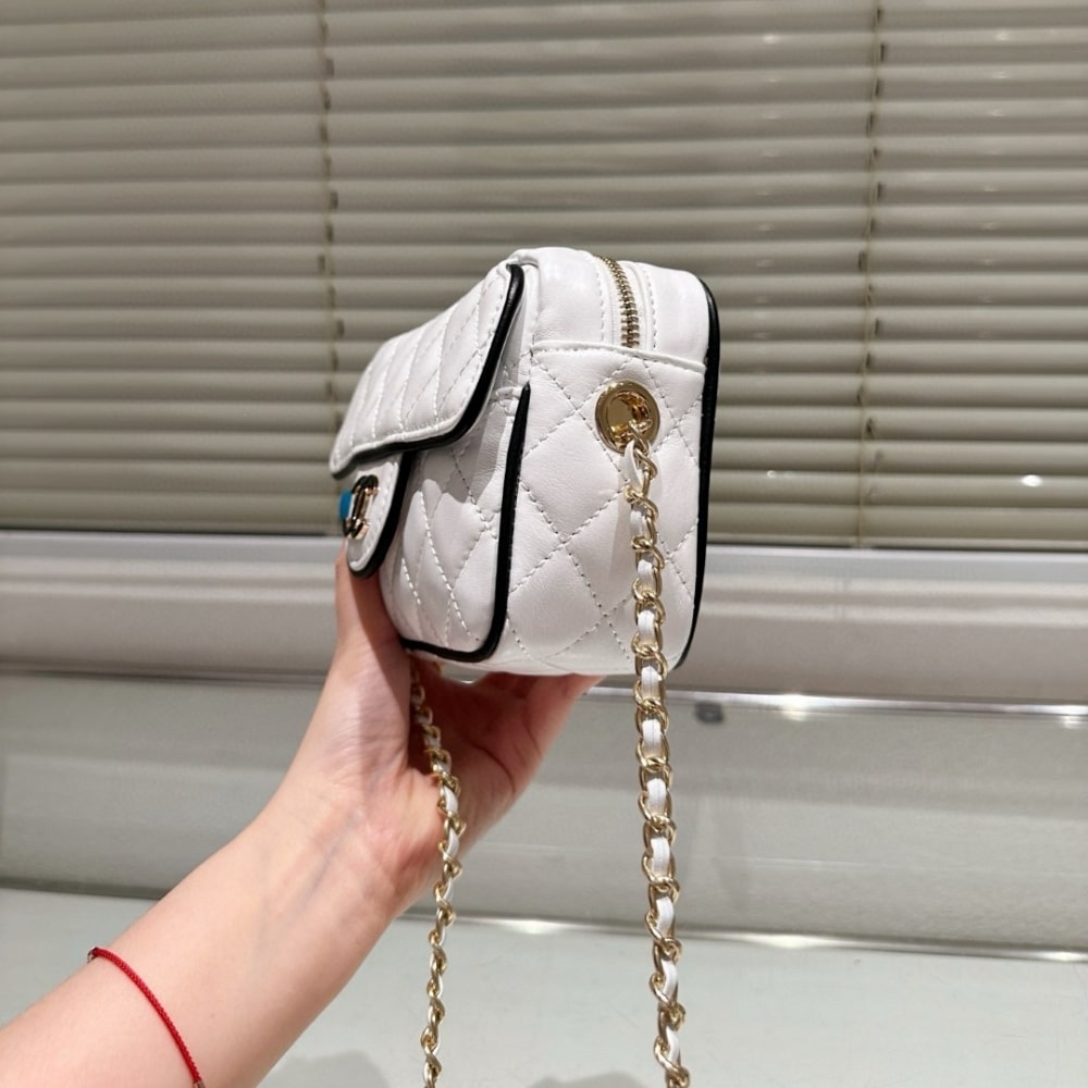 CHANEL CLUTCH WITH CHAIN WHITE AND BLACK 18CM AP4512 B19460 NAFJQ