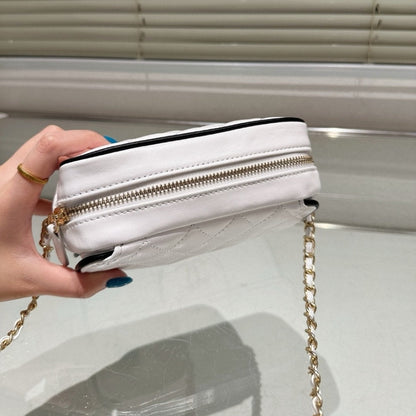CHANEL CLUTCH WITH CHAIN WHITE AND BLACK 18CM AP4512 B19460 NAFJQ