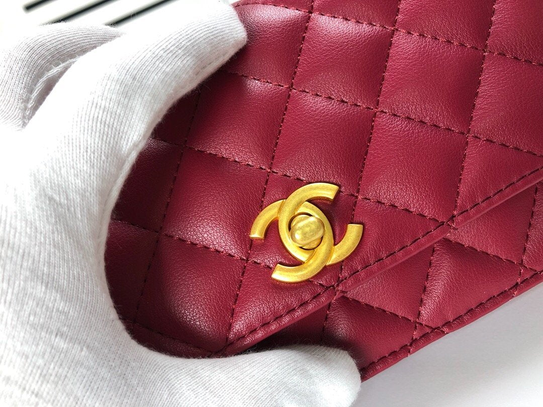 WALLET ON CHAIN Grained Shiny Calfskin & Gold-Tone Metal Dark Burgundy