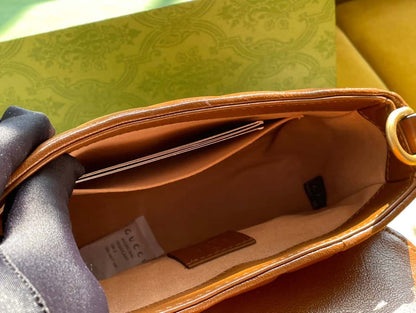 Gucci GG Marmont Mini Top Handle Bag 583571  21x15.5x8cm