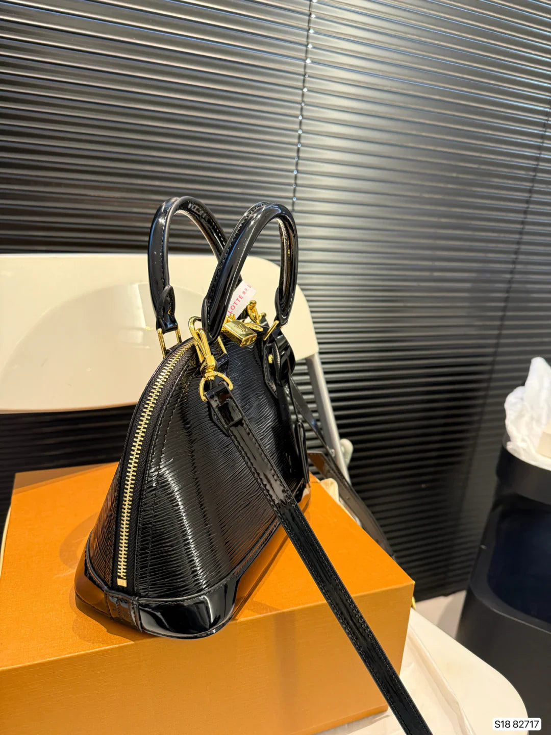 Louis Vuitton LV Black Tote Bag Water Wave Shell Bag 24x18cm